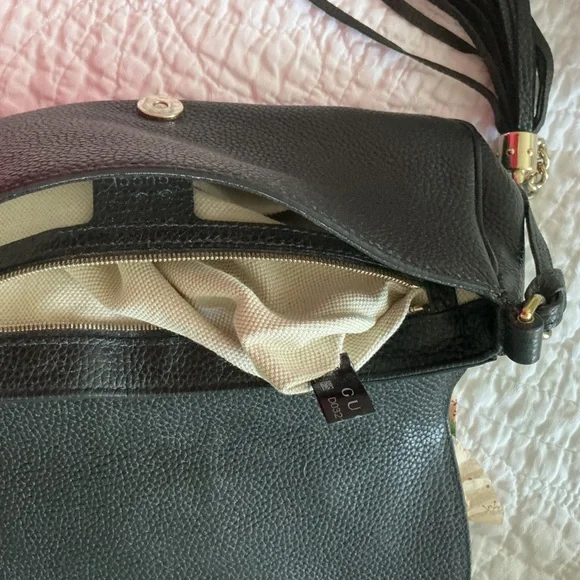 Gucci Soho flap bag. Black Crossbody Bag with Gold Chain & tassel - Picture 10 of 11